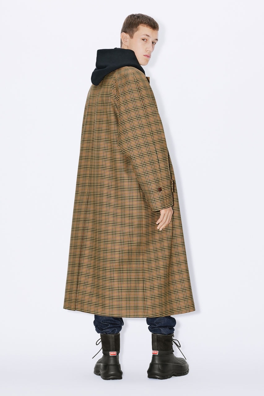 採用毛氈、皮革和再生尼龍鞋面製成