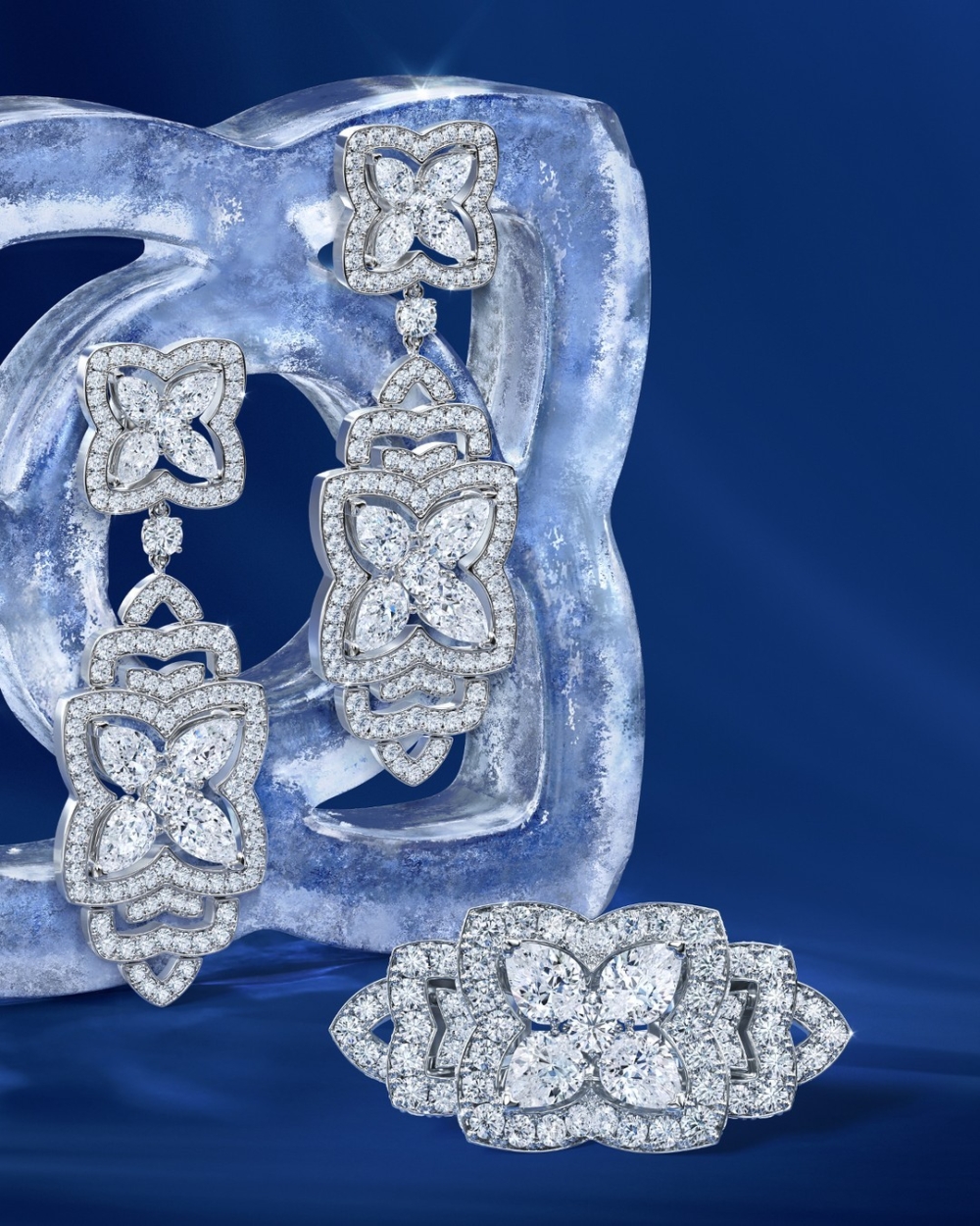 De Beers以天然鑽石帶來Enchanted Lotus系列,宛如置身如夢似幻的冬日幻境,迎接溫馨節日的到來