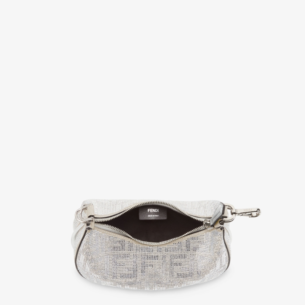 閃爍風格以手拎成為量點。