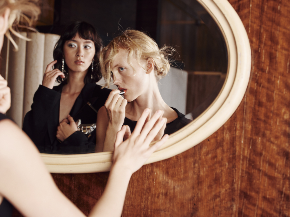 致敬Karl Lagerfeld、Phoebe Philo的手袋及洋裝