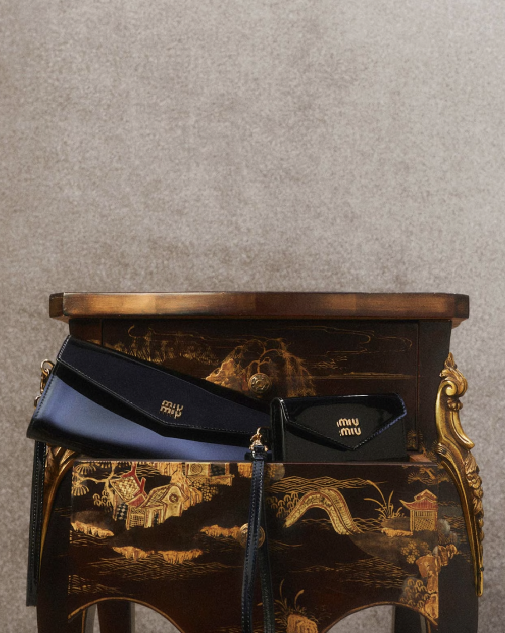 信封造型的銀包。