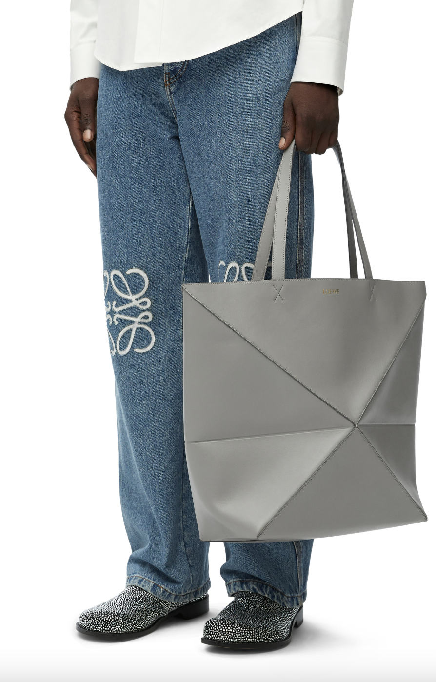 Large Puzzle Fold Tote in Shiny Calfskin。