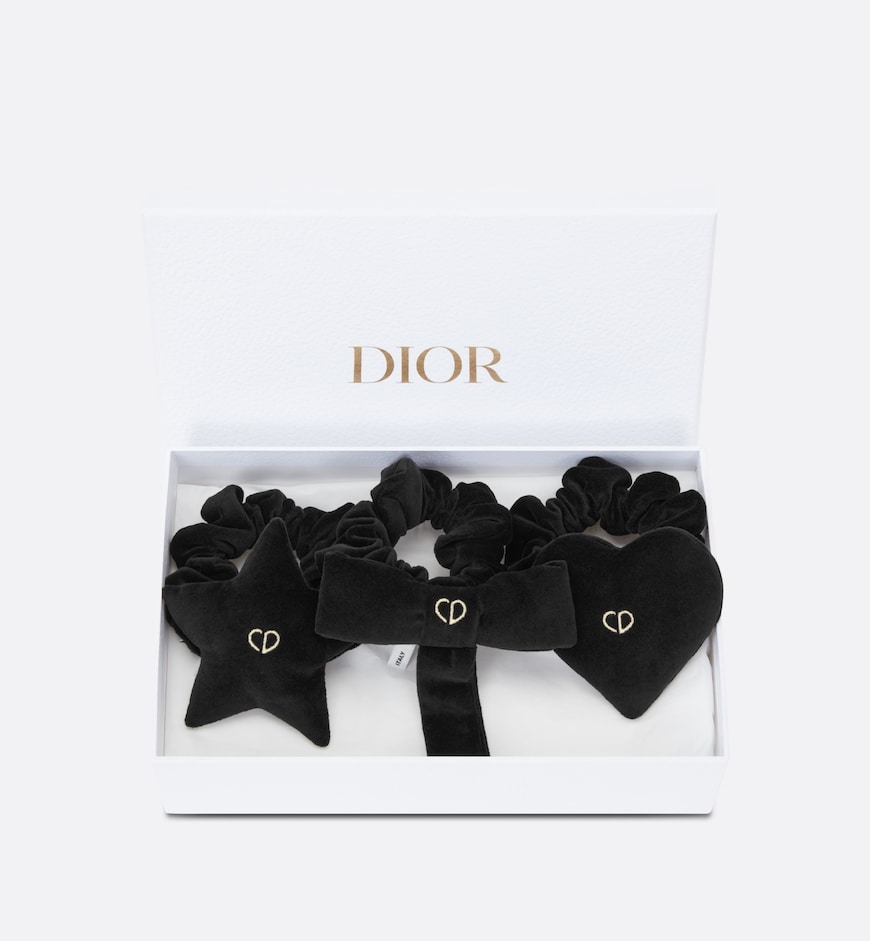 隱藏在Dior兒童區的天鵝絨髮圈一共推出三款,星星、愛心以及蝴蝶結