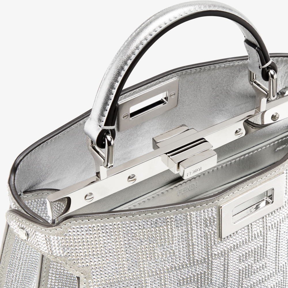 側面以風琴般的設計。