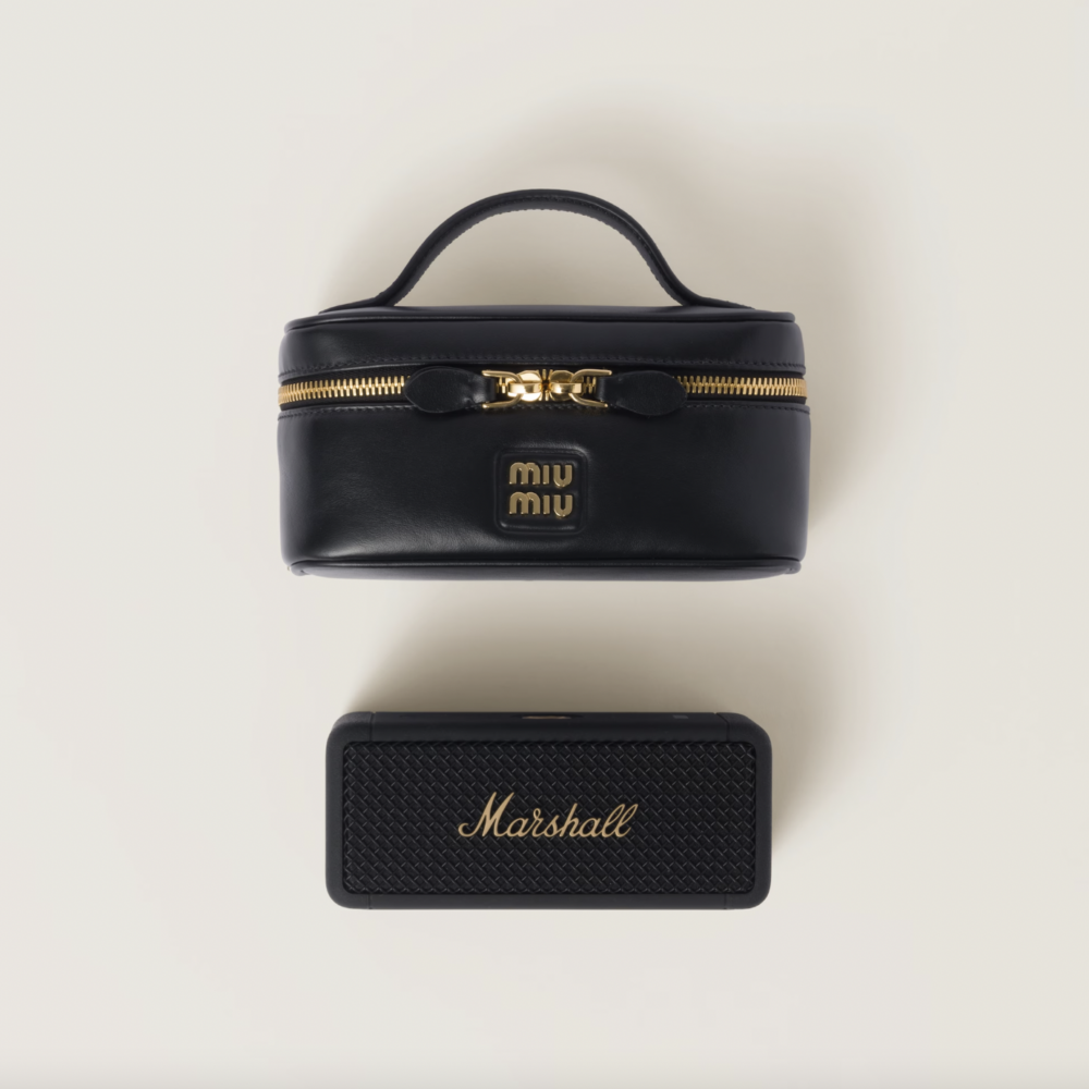 本次推出的Marshall × Miu Miu Speaker with Leather Case