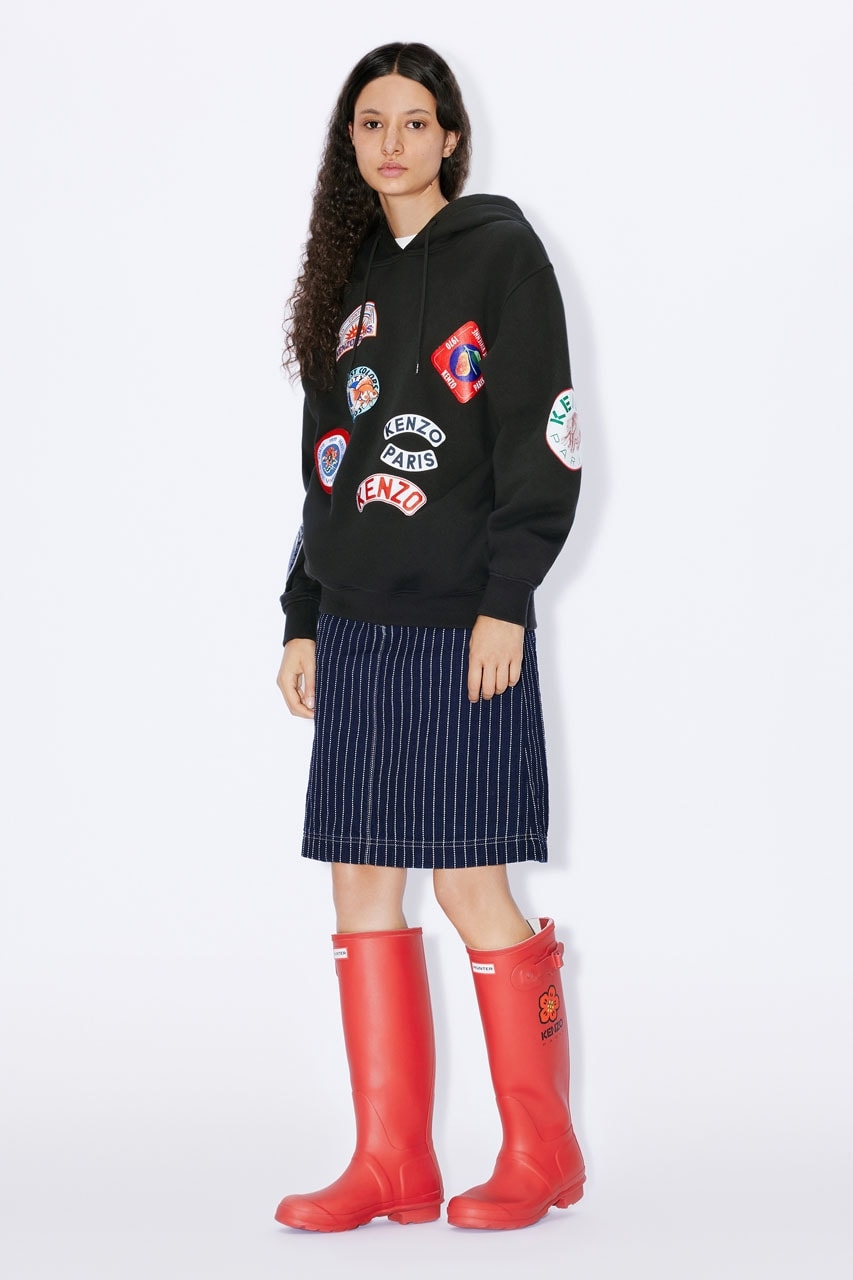 耐用的硫化尼龍鞋身外觀加入了白色的Kenzo Boke海棠花以及Kenzo的紅色Logo