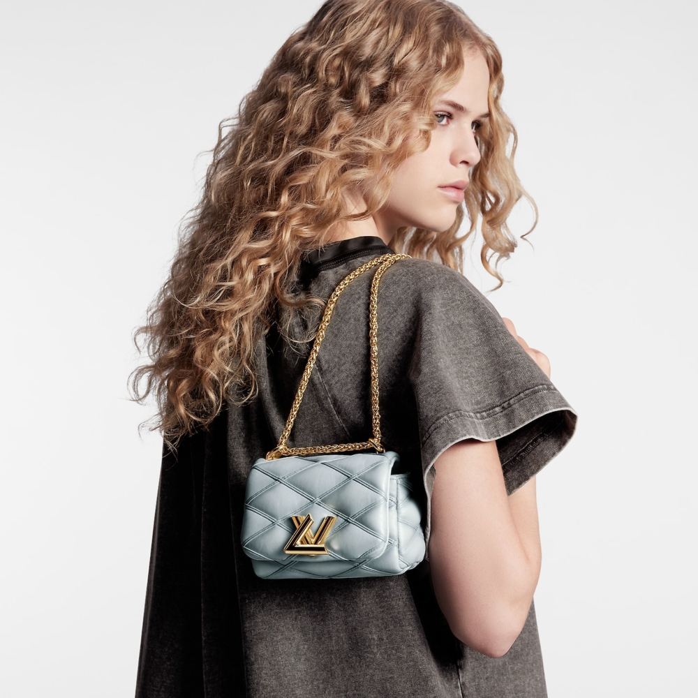 袋身的滑動式鏈帶可調節長度