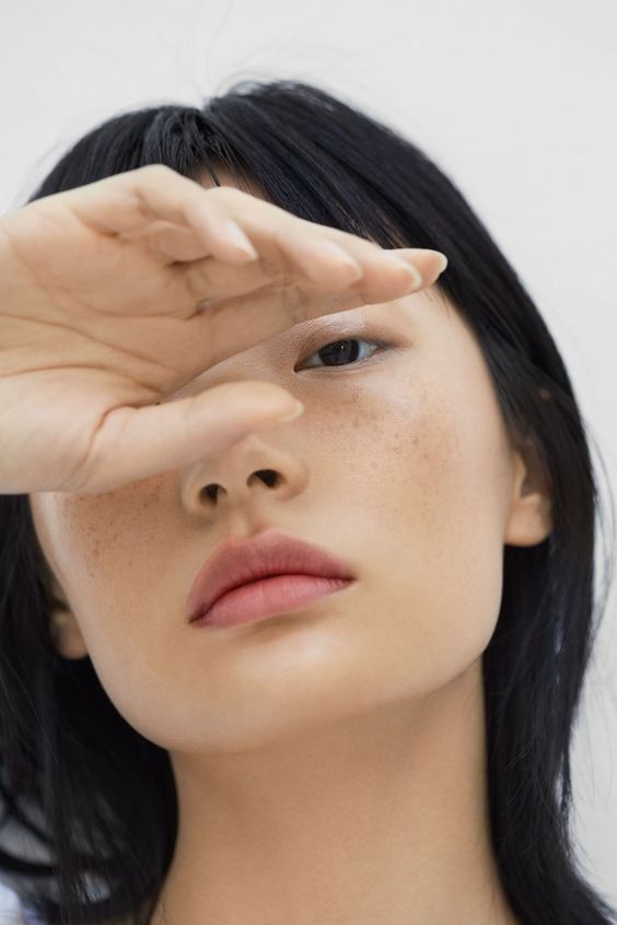 經常熬夜,眼周肌膚最先出現疲憊衰老感。