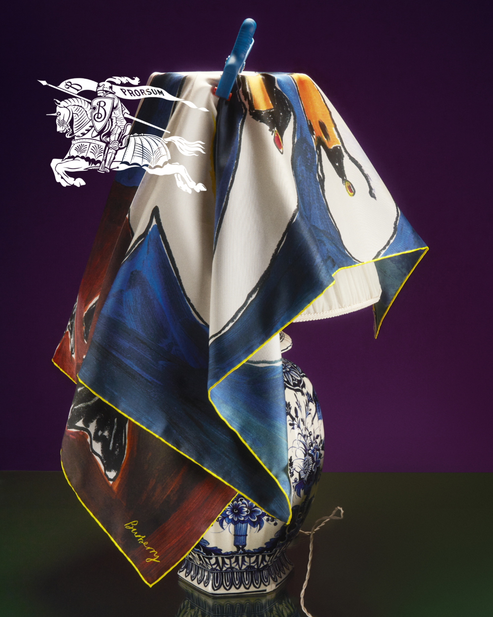 天鵝印花絲巾。