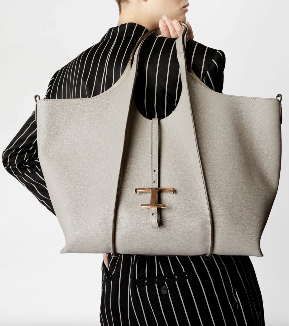 為自己挑選一款高級灰的款式。