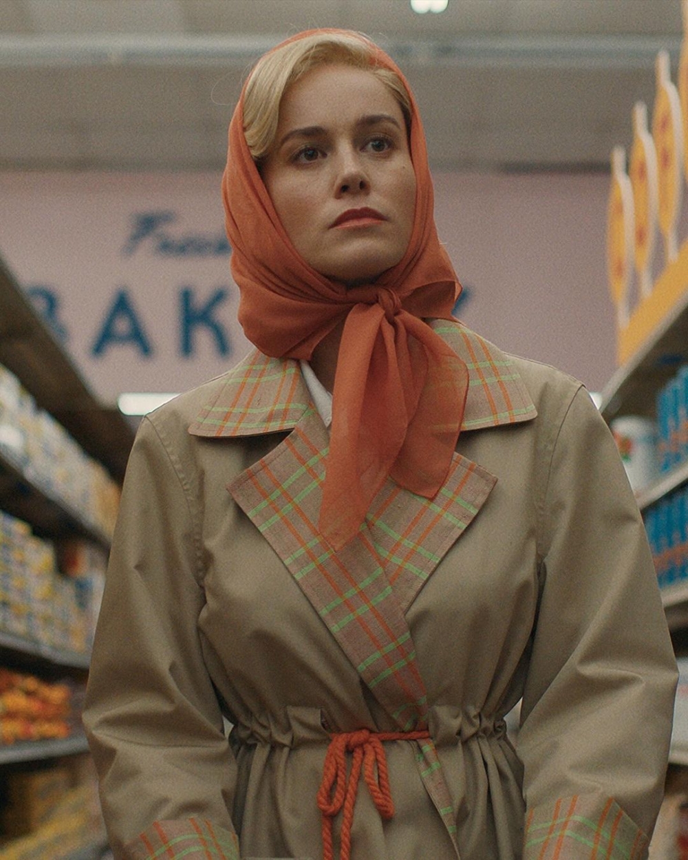 她在本劇中的造型。