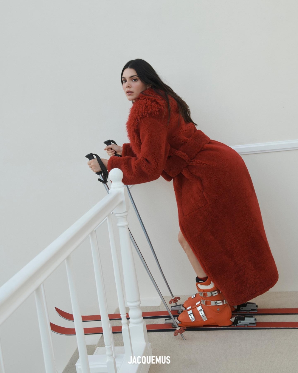 Jacquemus攜手Kendall jenner推出假日系列單品