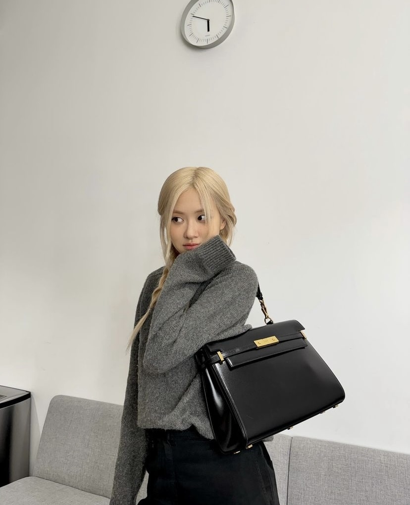 Rosé揹上Saint Laurent Manhattan Box。