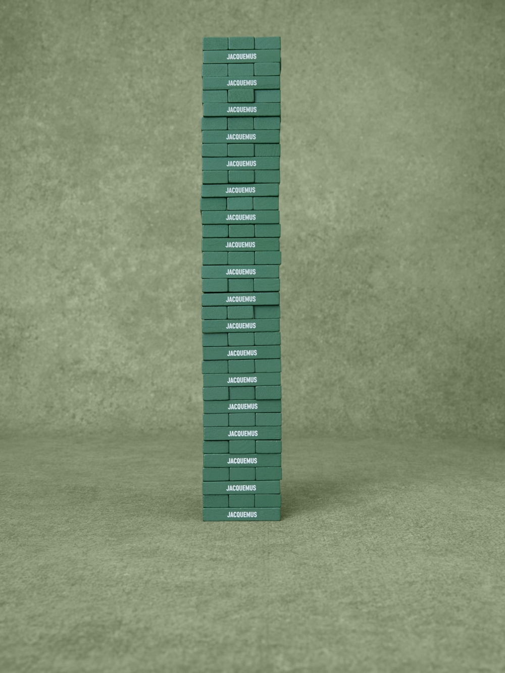 Jacquemus讓遊戲時光更時尚