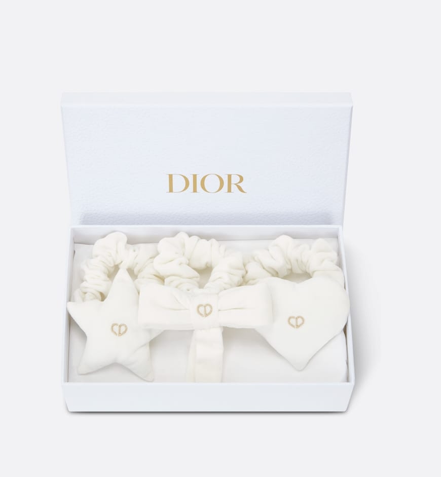 隱藏在Dior兒童區的天鵝絨髮圈一共推出三款,星星、愛心以及蝴蝶結