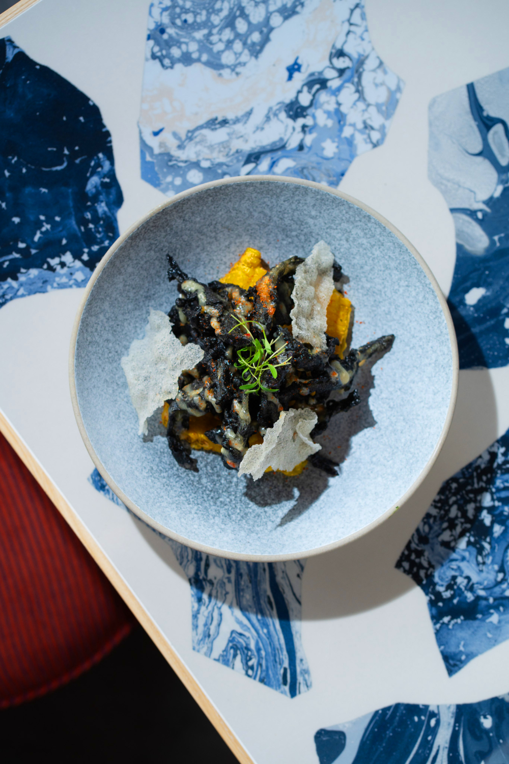 黑！酥炸銀魚。