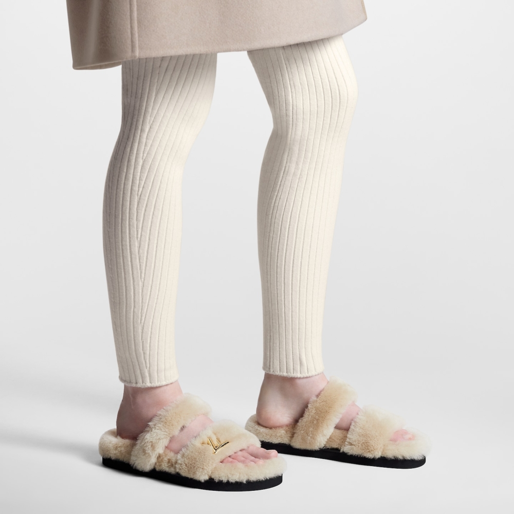 毛毛拖鞋的溫柔配色也讓人看了好心動