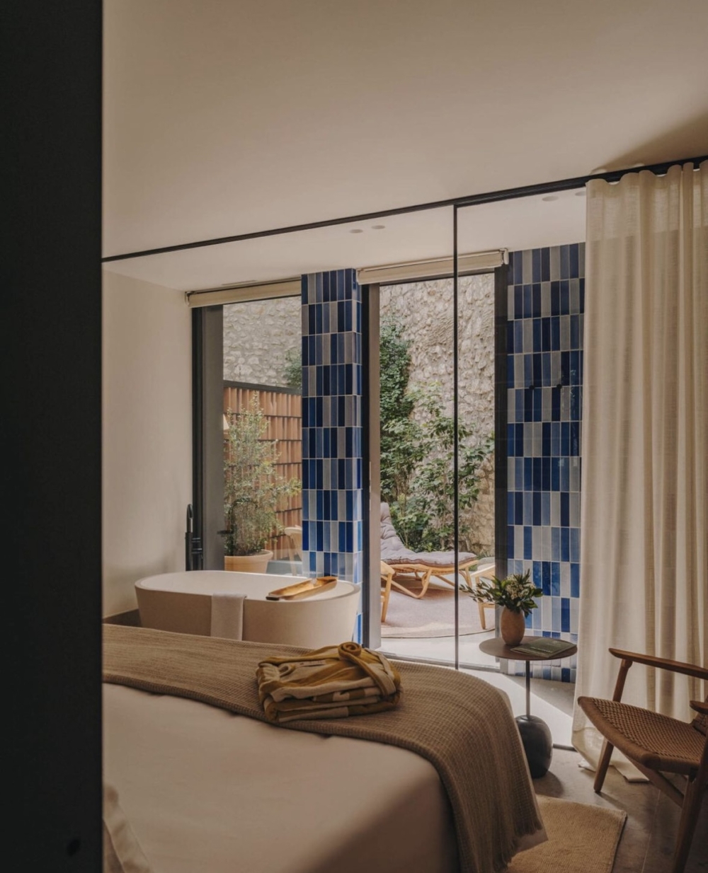 室內設計由Equipo Creativo工作室操刀設計。