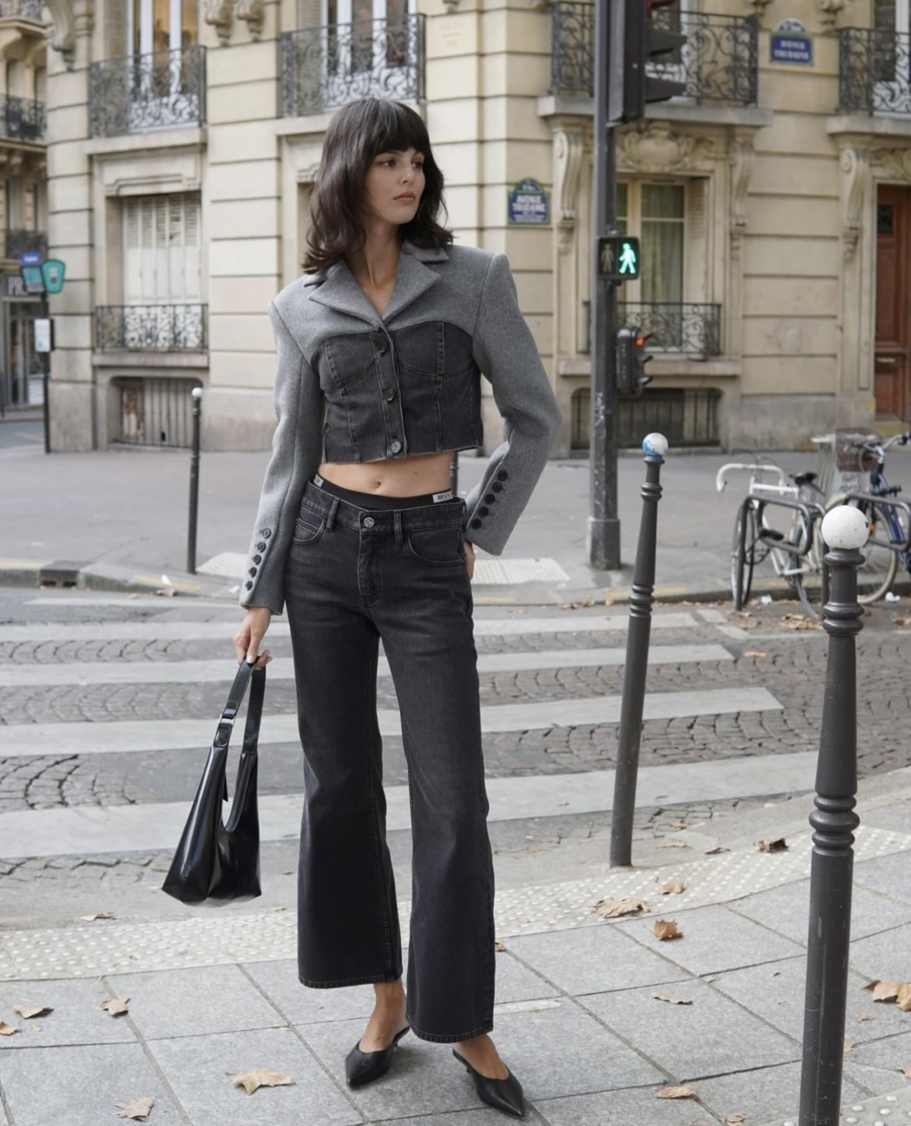 博主Justine Soranzo穿上經典不衰的牛仔褲。