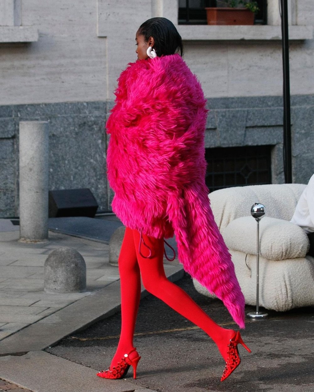 在THE ATTICO的秀場上也能看見「Red Socks」的穿搭造型。