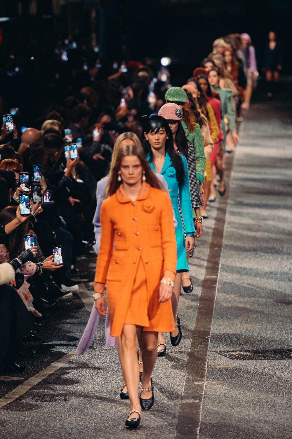 CHANEL 2023/24工藝坊系列大秀。