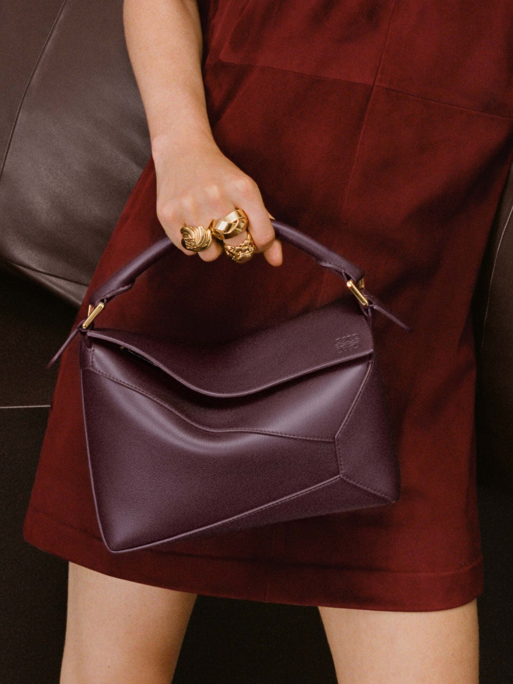 LOEWE全新首飾展現一股精緻奢華質感。