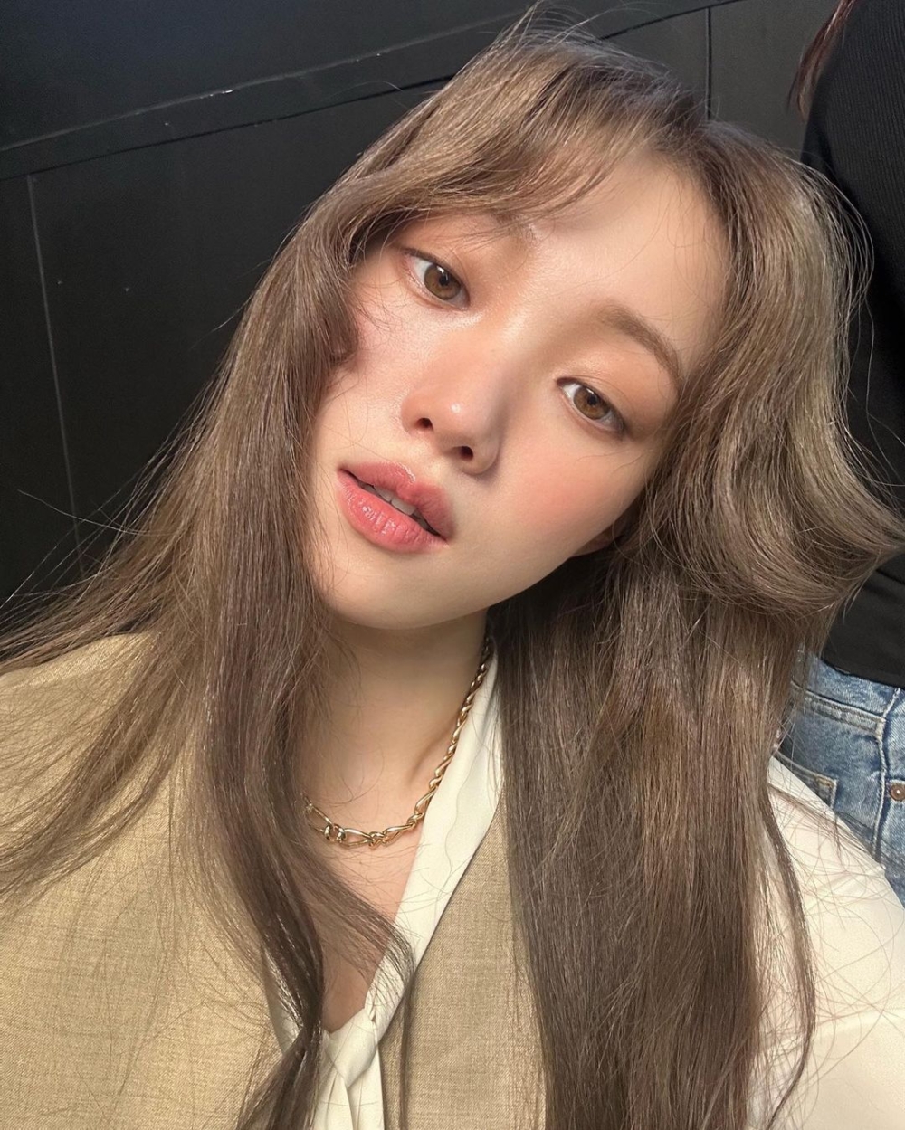 這個妝容很有美拉德風,具慵懶氛圍。