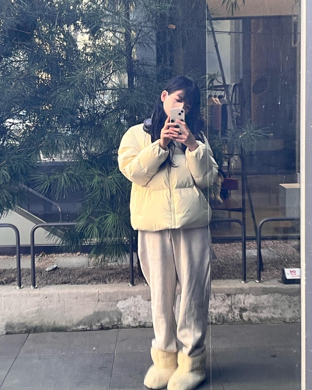 在外出運動的路途上,搭配棉褲、legging以及休閒的大學T