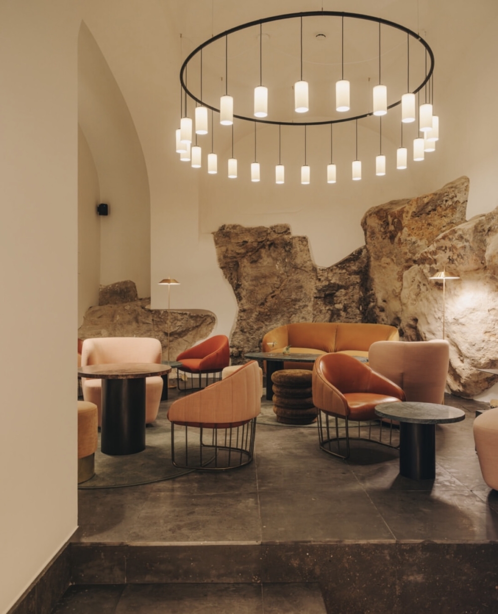 擁有岩石牆壁和自然魅力。