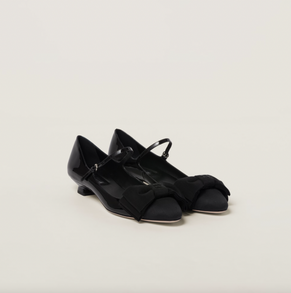 Patent Leather and Grosgrain Pumps。