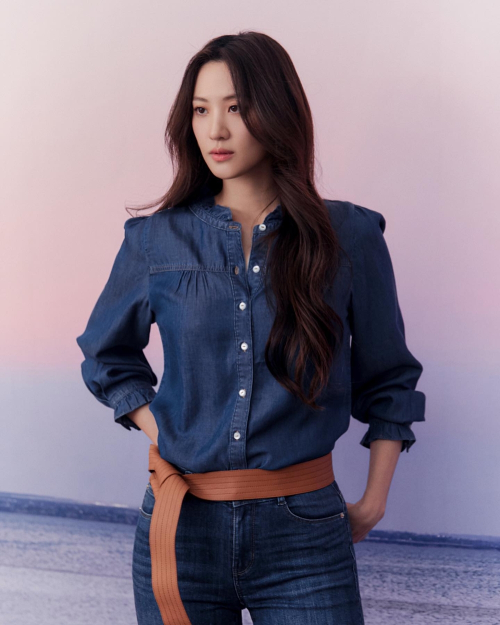 柔軟的身段演出宛如蛇妖化身的「娜吉尼Nagini」