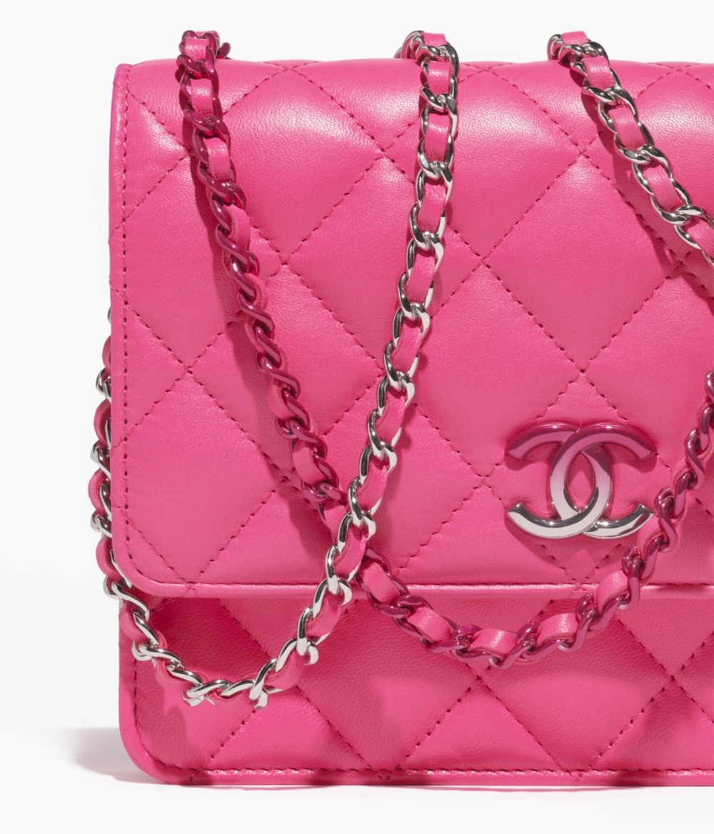 搭載漸層漆金屬元素細節。