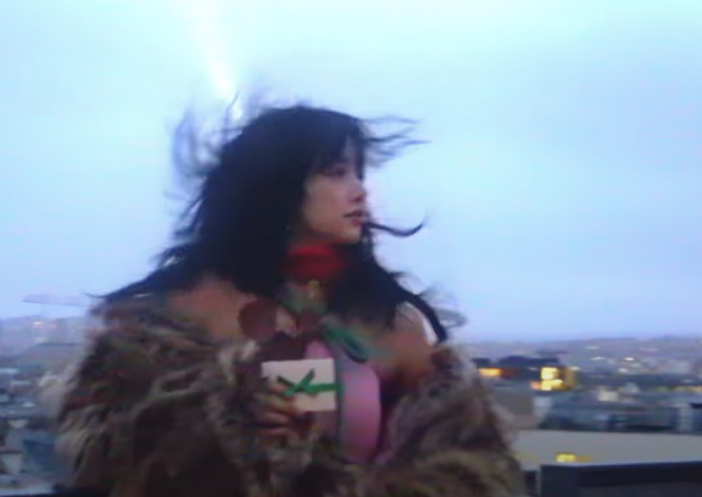 棕色的毛毛大衣穿搭。