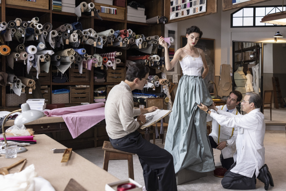 《Cristóbal Balenciaga》的劇照。