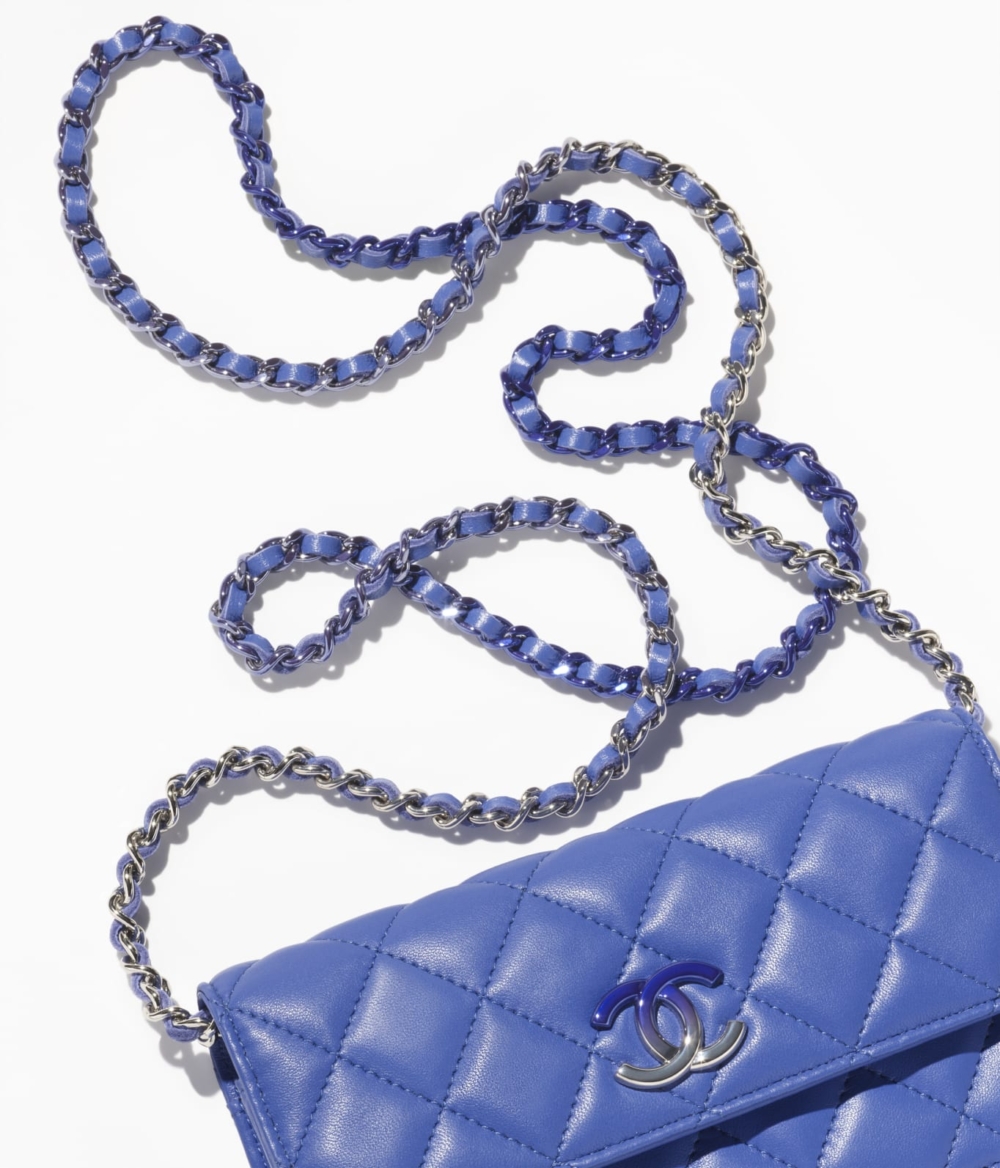 高級般的藍色顯現出貴氣美感。