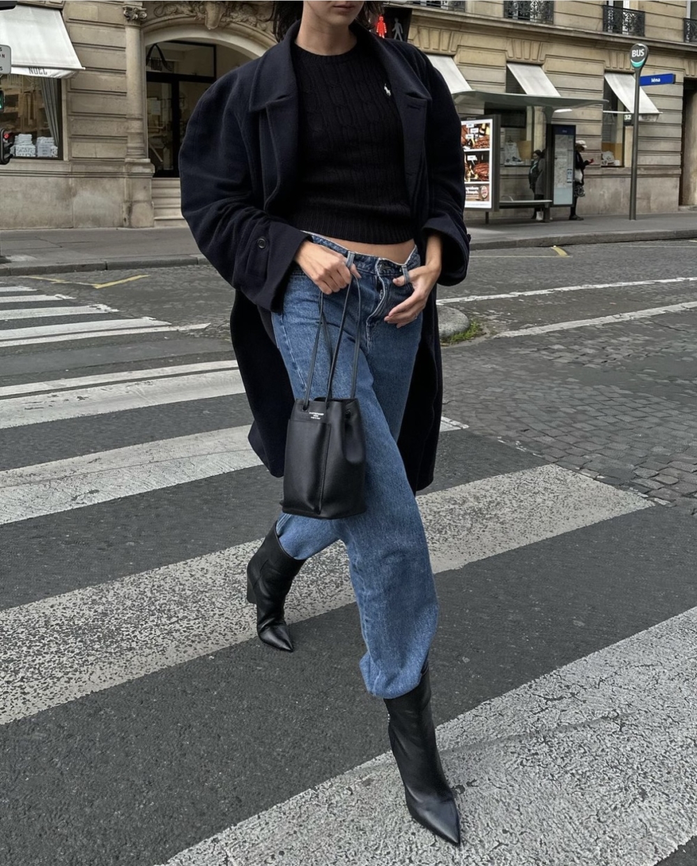鞋履搭配一雙帥氣型格的長靴。