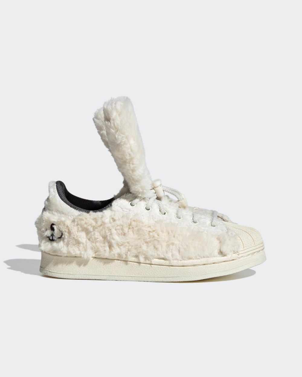 鞋身覆蓋絨毛設計