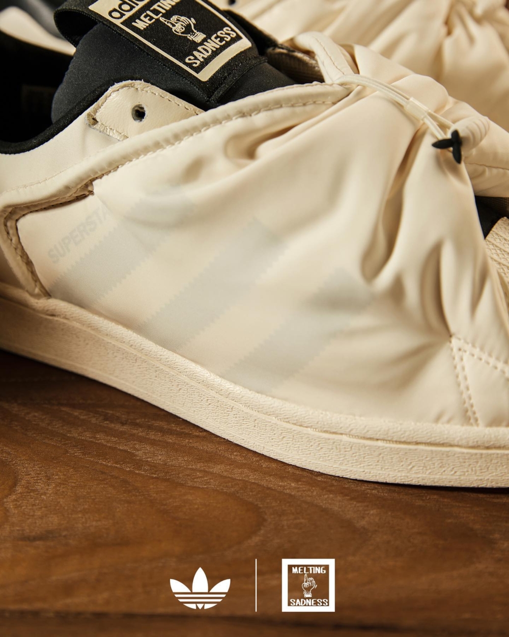 採用無綁帶及腳踏設計