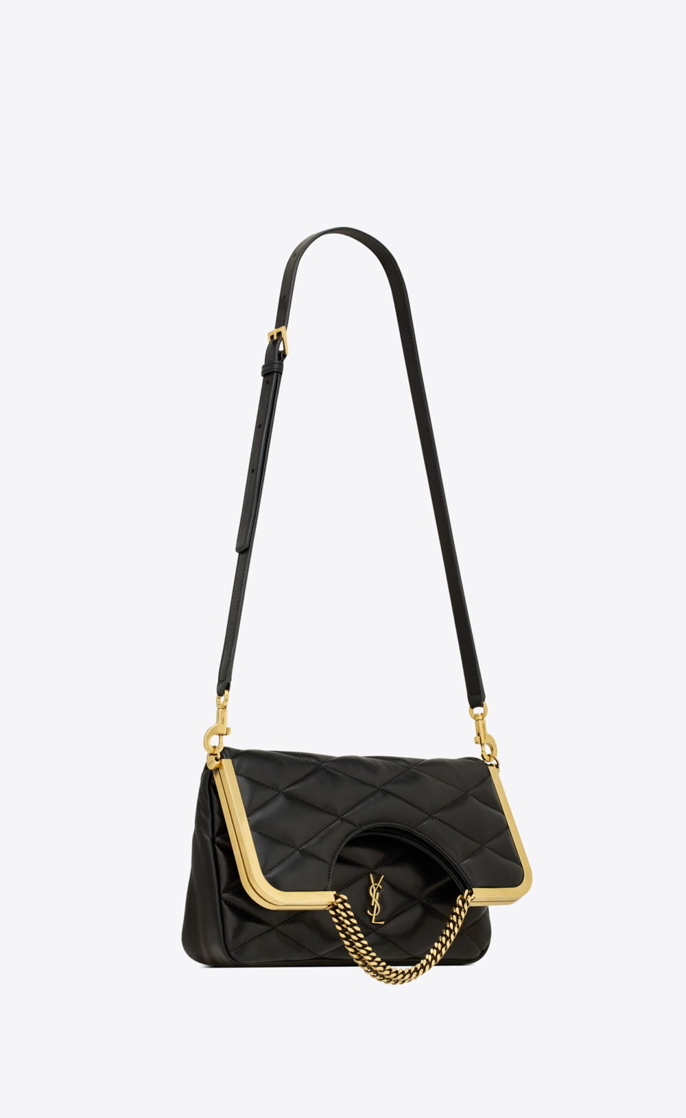 採用品牌具有標誌性的元素及配件。