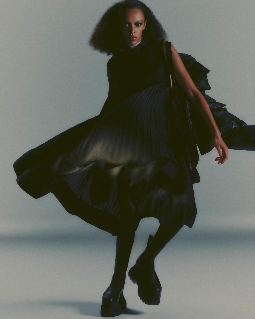 Moncler x Sacai的形象照。