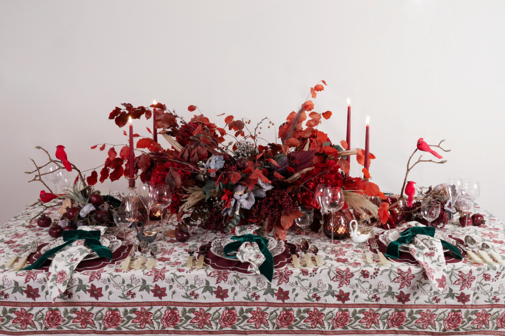 另一款在聖誕節的搶眼配色「聖誕紅」。