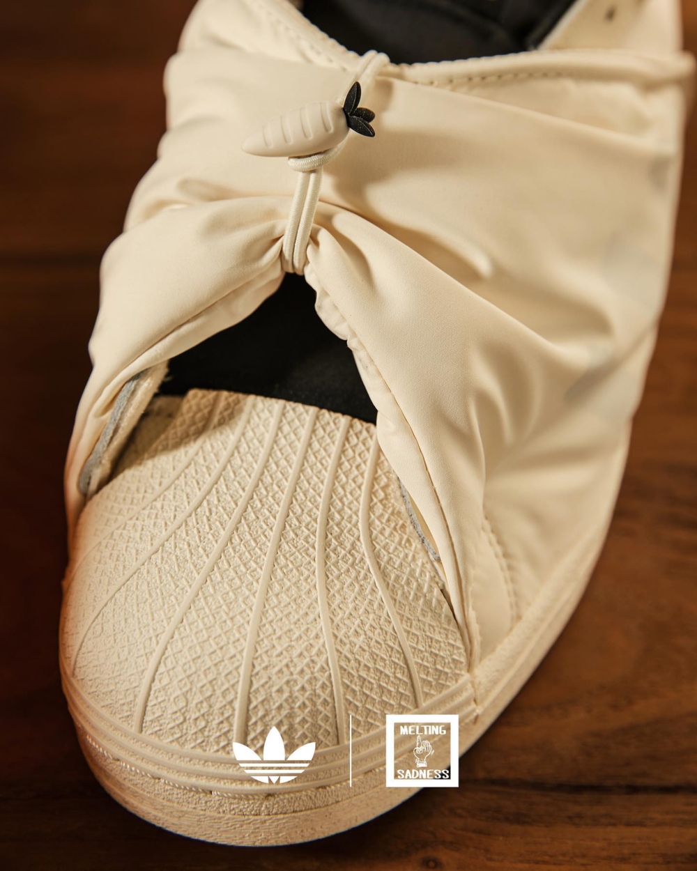 皺褶紋路來自餃子皮