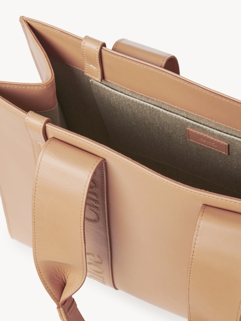 Pantone 2024代表色「柔和桃Peach Fuzz」手袋推薦5:Chloé medium woody tote bag