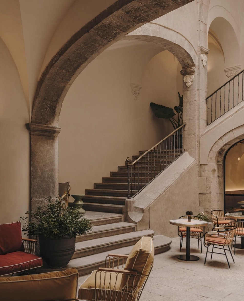 巴塞隆納的建築事務所Isern Associats翻新建築宮殿。