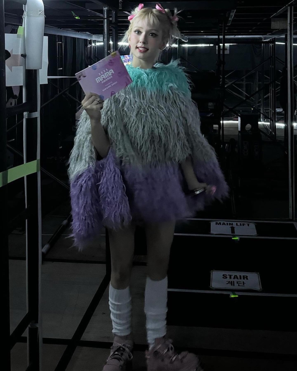 冬季暖腿襪穿搭推薦3：保暖短靴加襪子