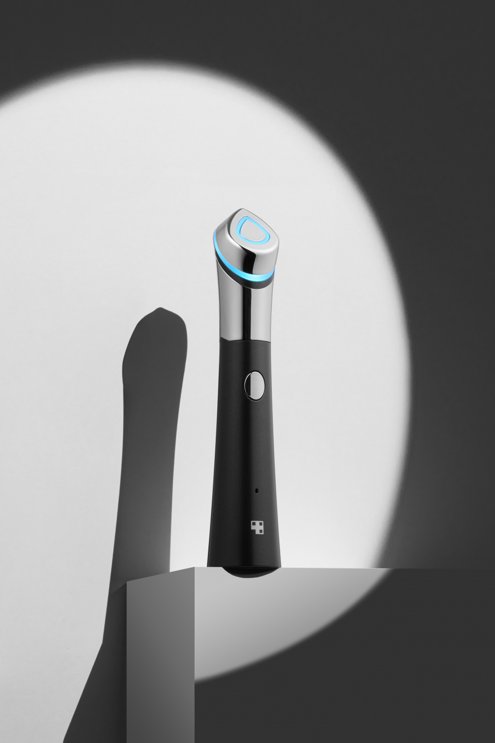 medicube全新得意之作:「無痛水光機」Age-R Booster H,一試愛不釋手。