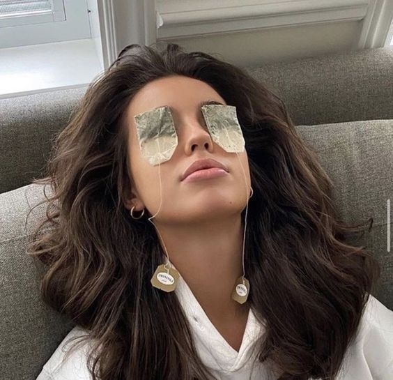 敷上暖熱茶包也能淡化黑眼圈及水腫。