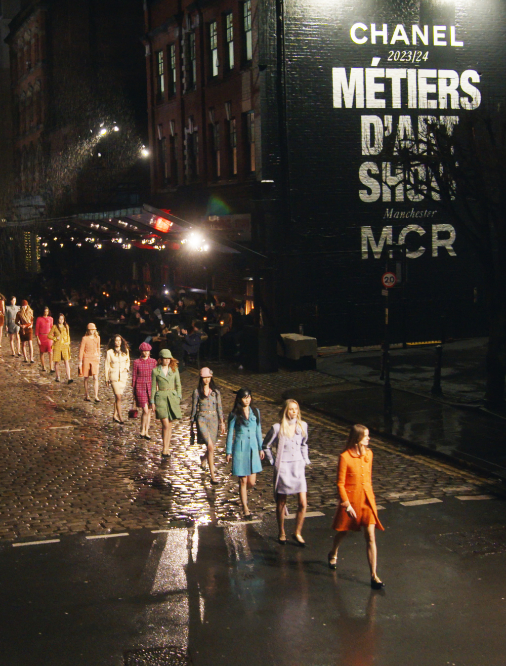 CHANEL 2023/24工藝坊系列大秀。