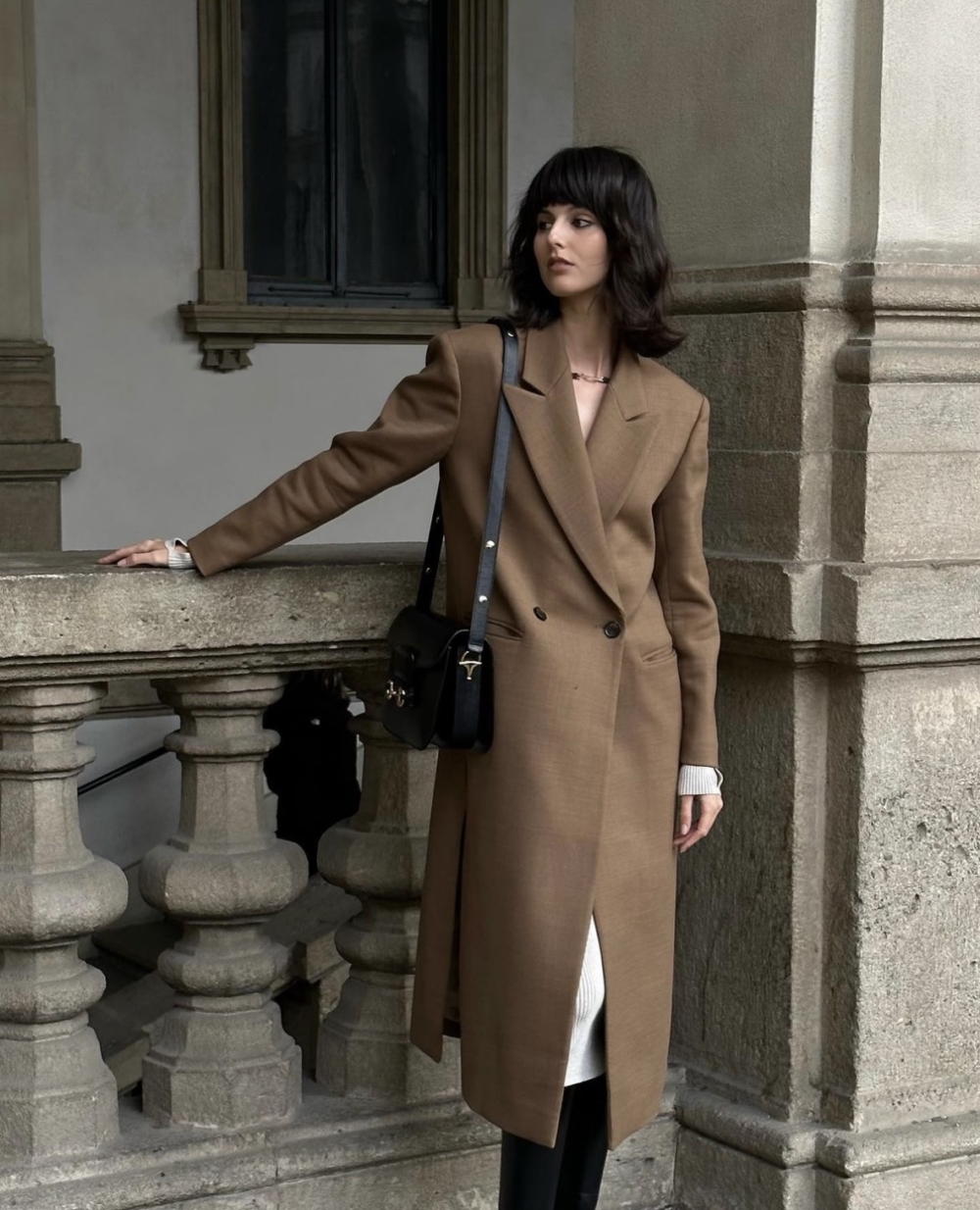 暖呼呼的大衣是冬天必備的單品。