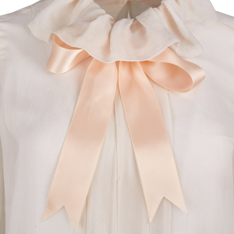 1981年訂婚照片中所穿的伊曼紐爾襯衫。